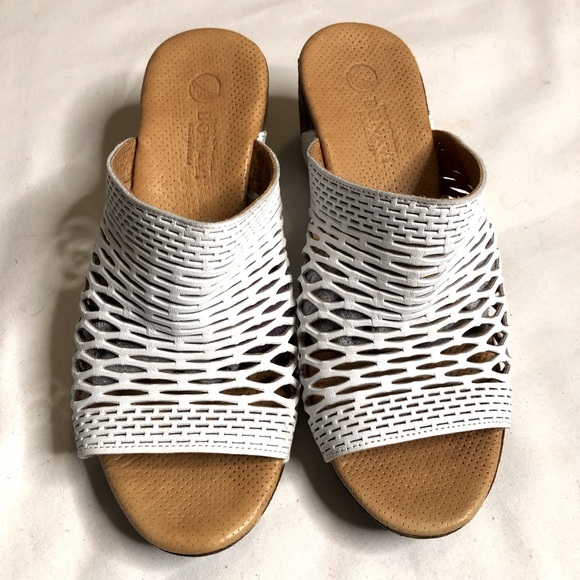 Bonavi white leather wedge slip on sandals - Picture 1 of 7